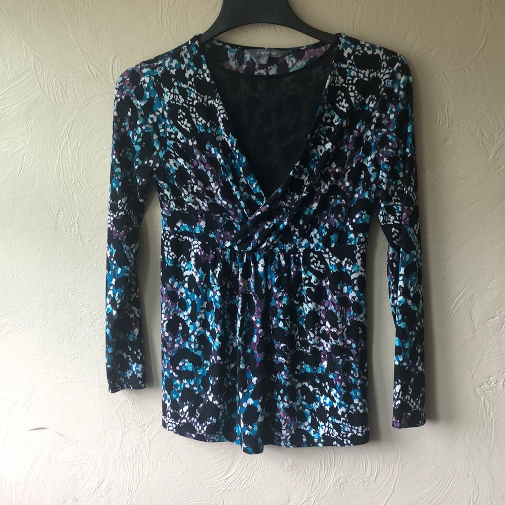 Daisy Fuentes flowy blouse